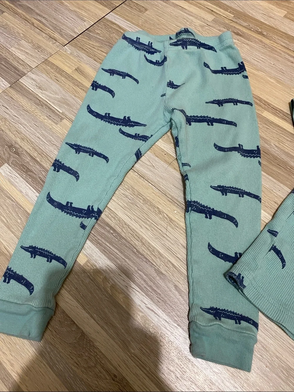 CARTER’s 2 piece pajama set size toddler boys 2T
